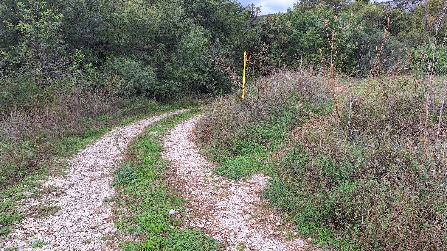 El Camino, Aragon út, itt NEM balra, hanem jobbra a szűk ösvényen menjünk tovább