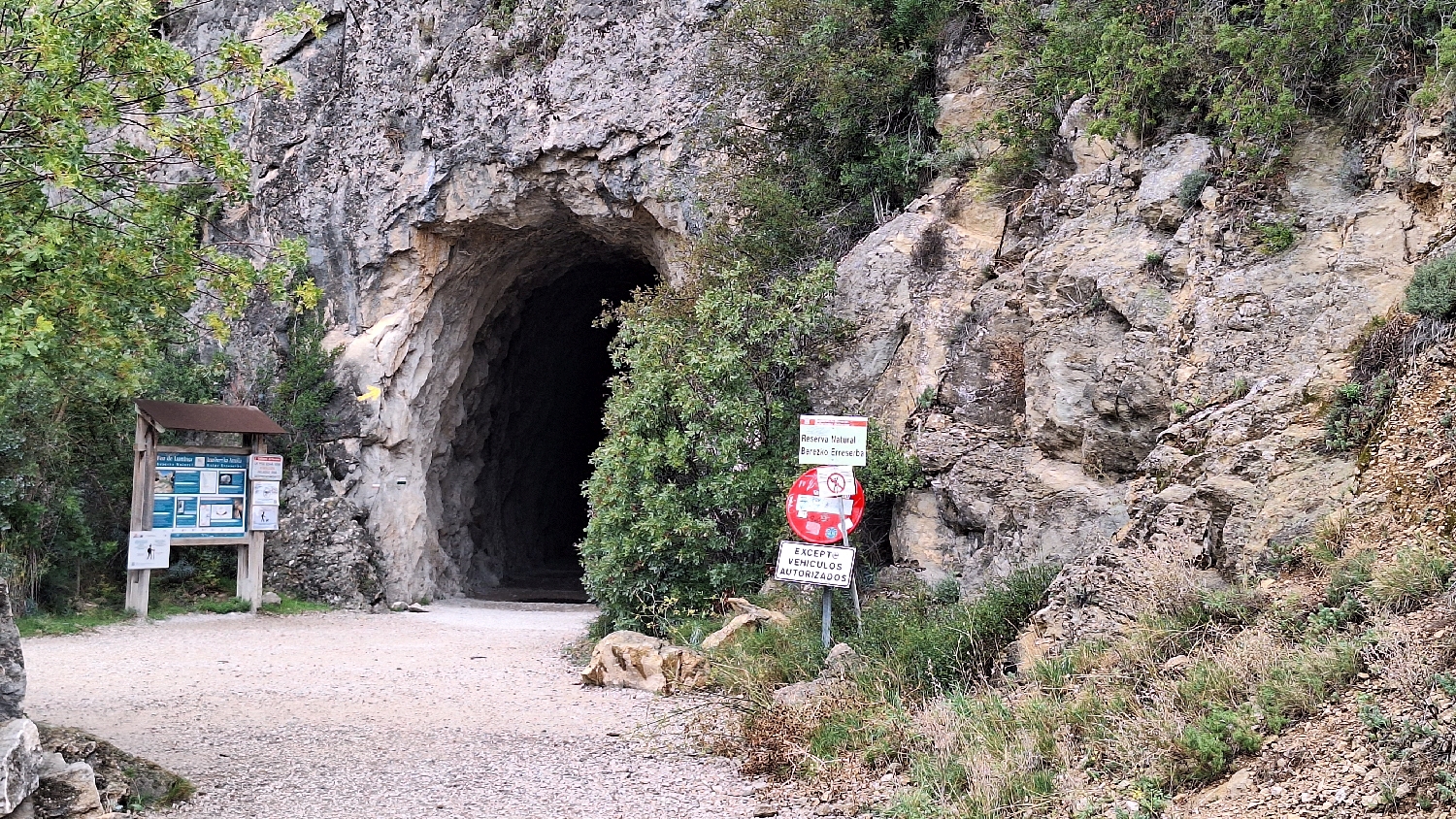 El Camino, Aragon út, a La Foz de Lumbier és az első alagút bejárata