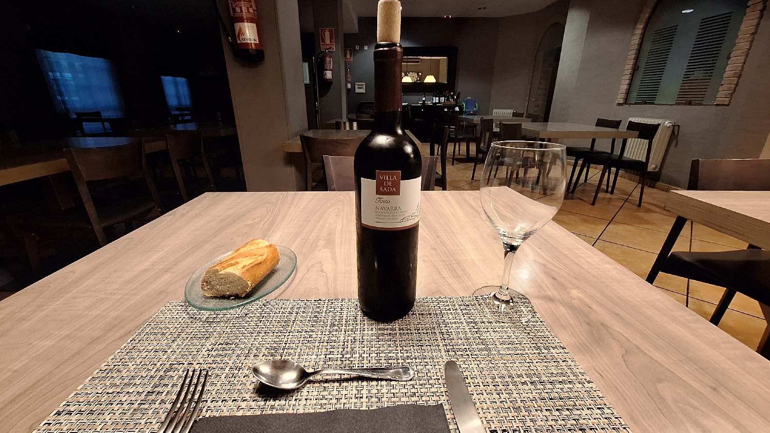 El Camino, Aragon út, Lumbier, Hutel Iru-Bide, vacsora egy üveg bor társaságában
