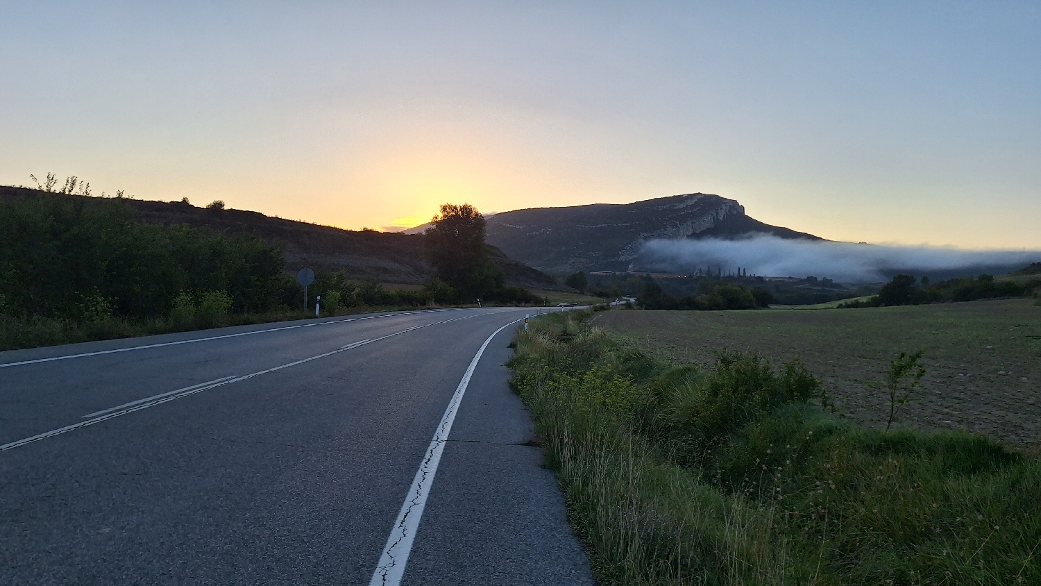 El Camino, Aragon út, országút és napfelkelte