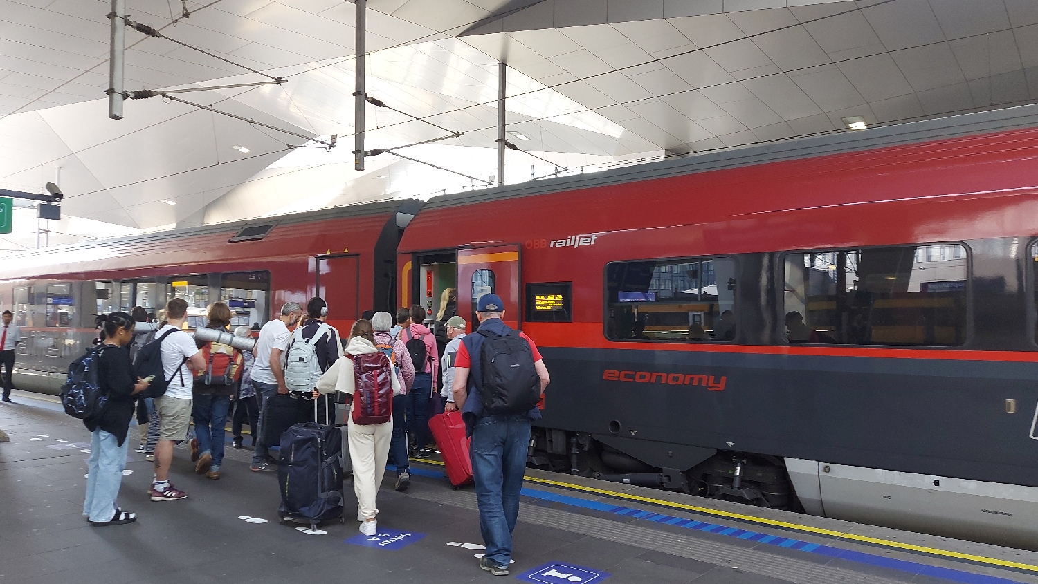 Camino Primitivo, Bécs, felszállás a reptéri vonatra