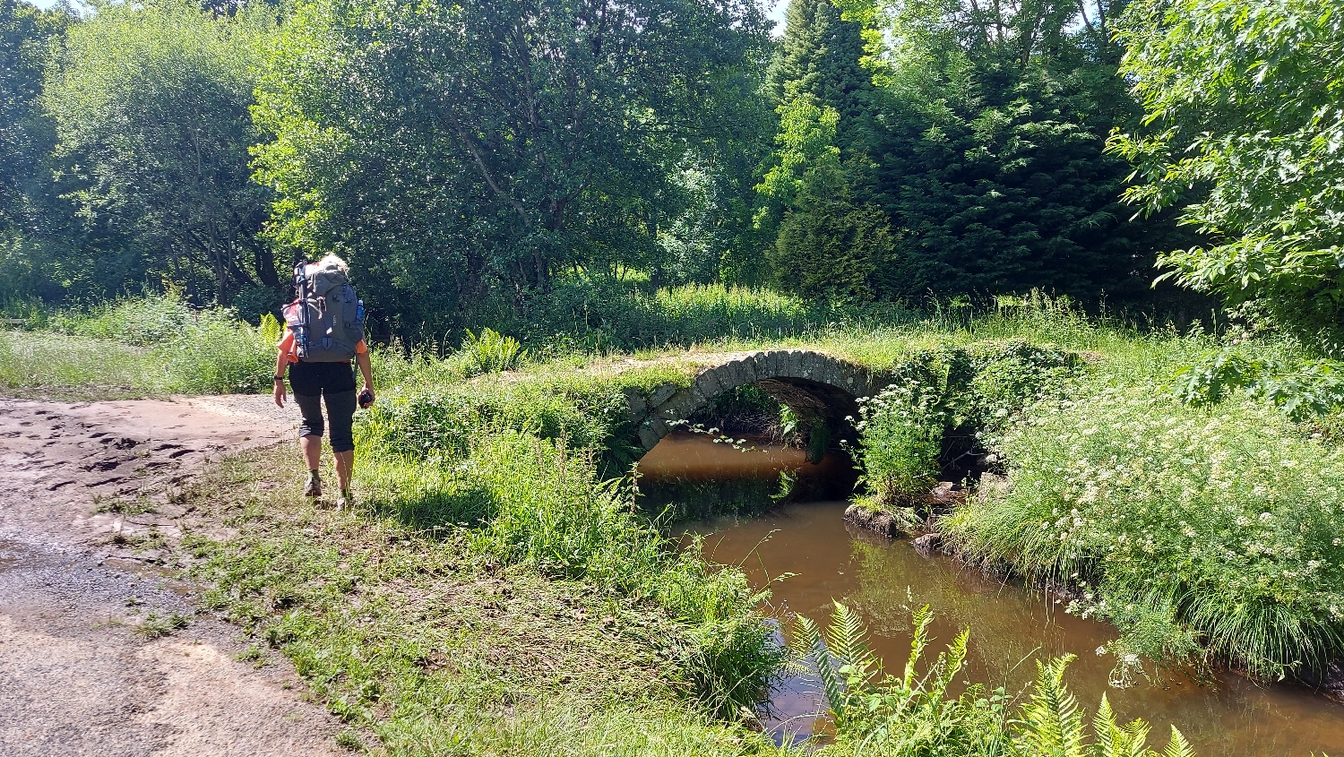 El Camino Primitivo, híd a patak felett