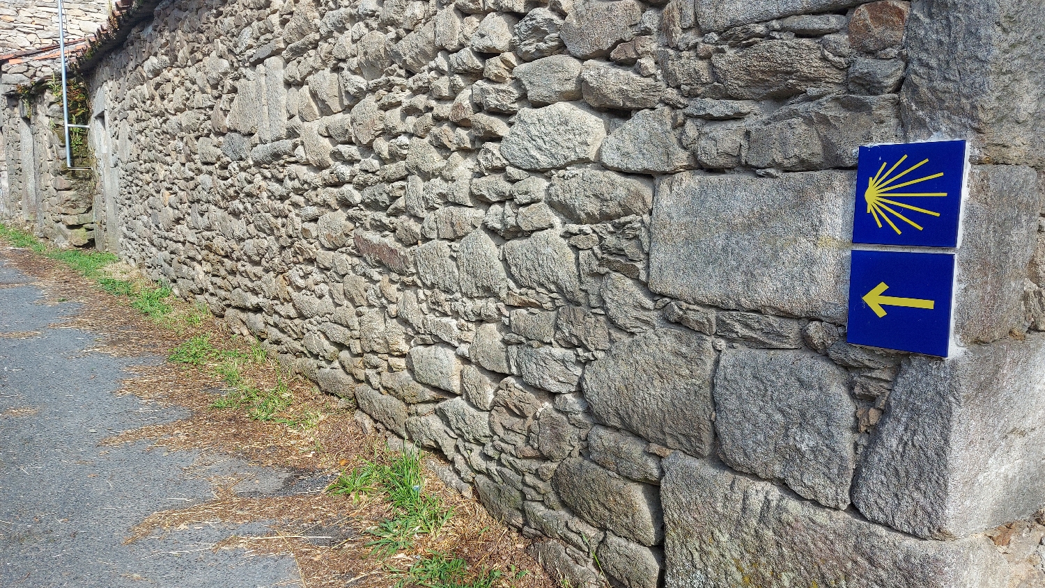 El Camino Primitivo, As Seixas, camino jelek, nyíl, kagyló