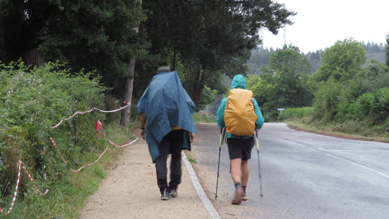 El Camino Primitivo, Francia út, zarándokok az esőben