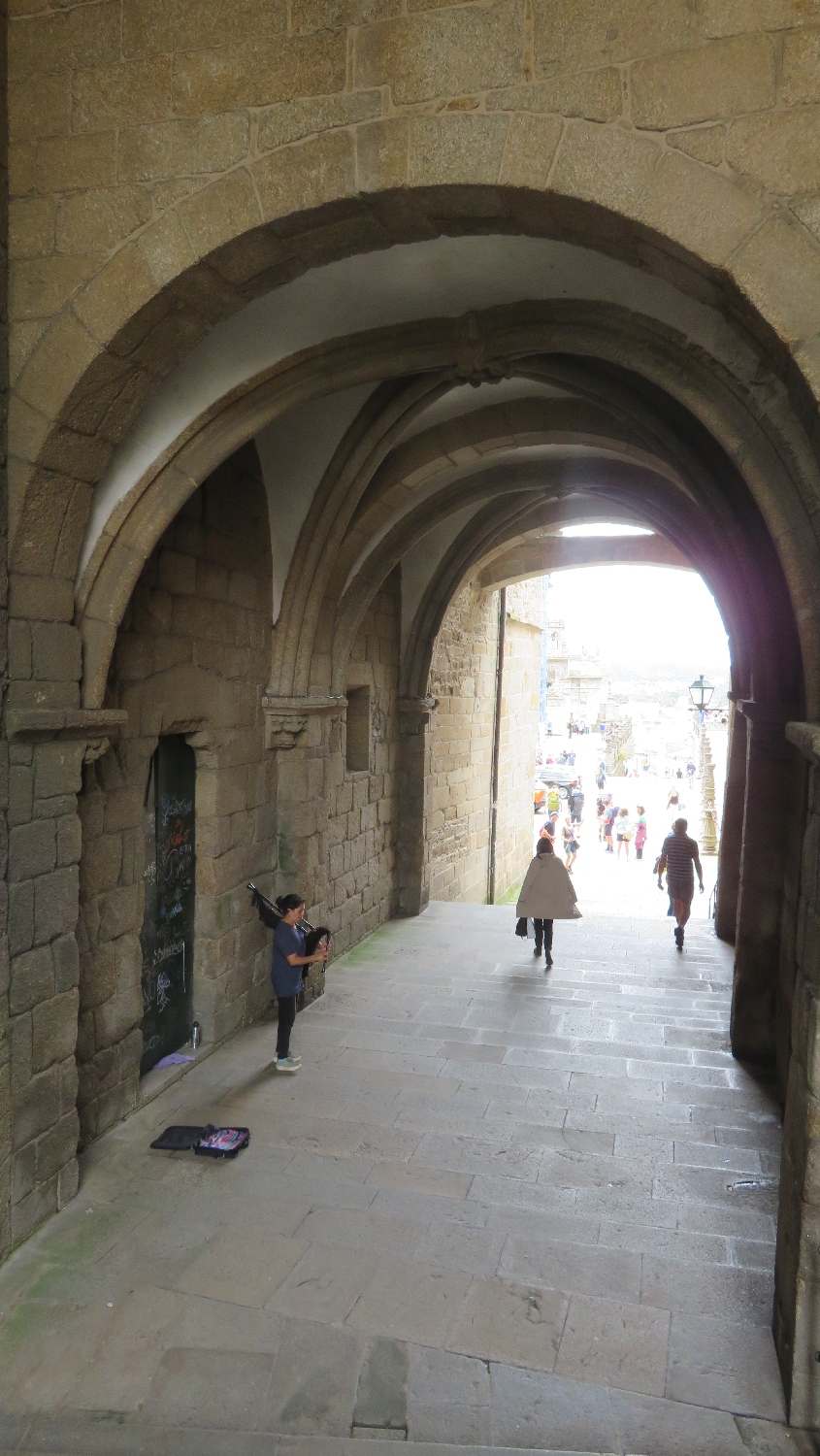 El Camino, Santiago de Compostela, átjáró a Praza do Obradorio felé