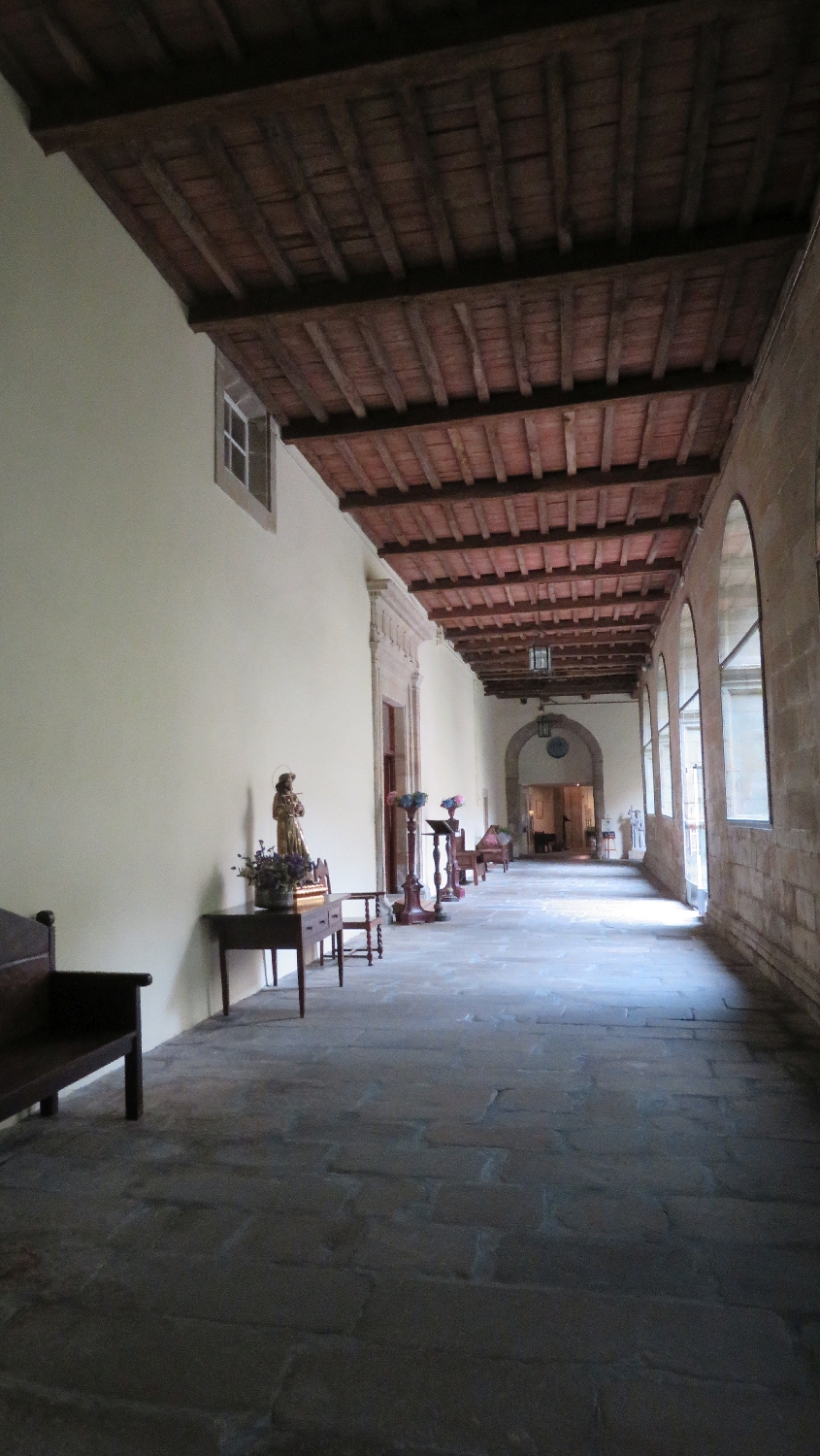 El Camino, Santiago de Compostela, a Seminario Mayor folyosója