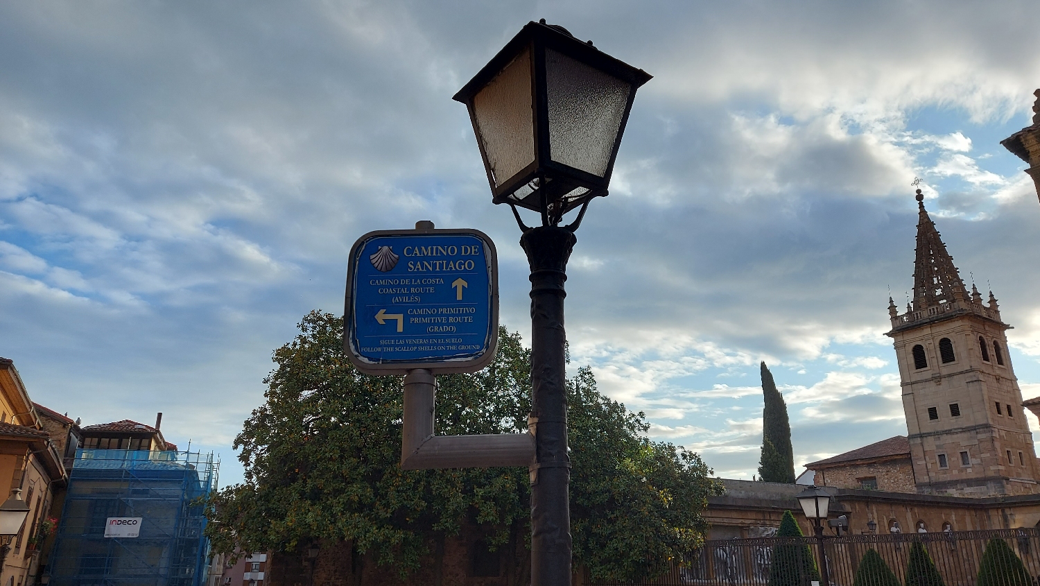 Camino Primitivo, Oviedo, az első jelzőtábla