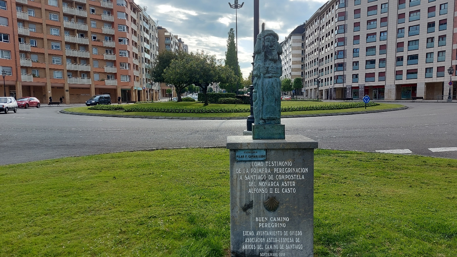 Camino Primitivo, Oviedo, zarándokszobor