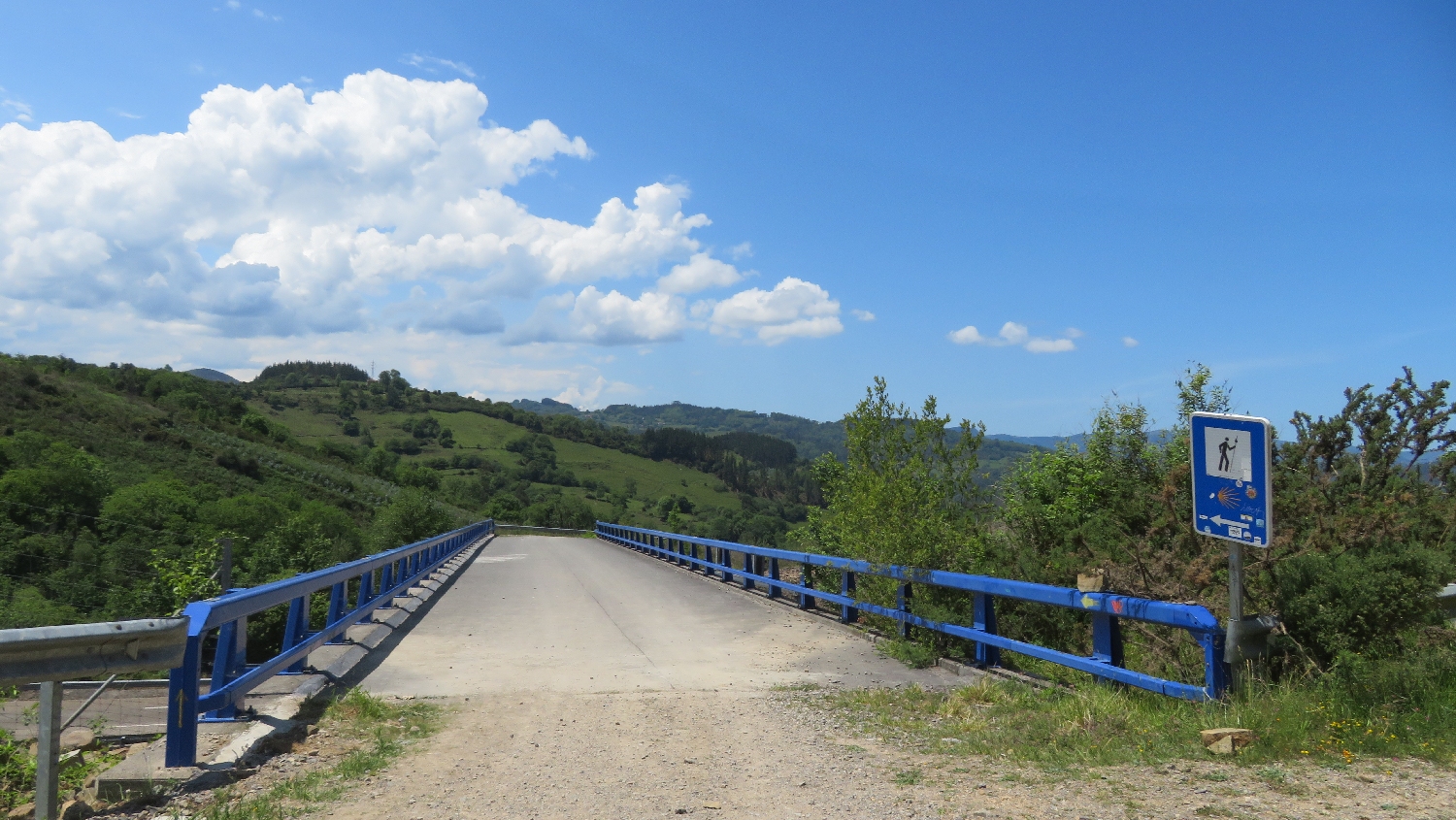 Camino Primitivo, átkelés az autópálya felett