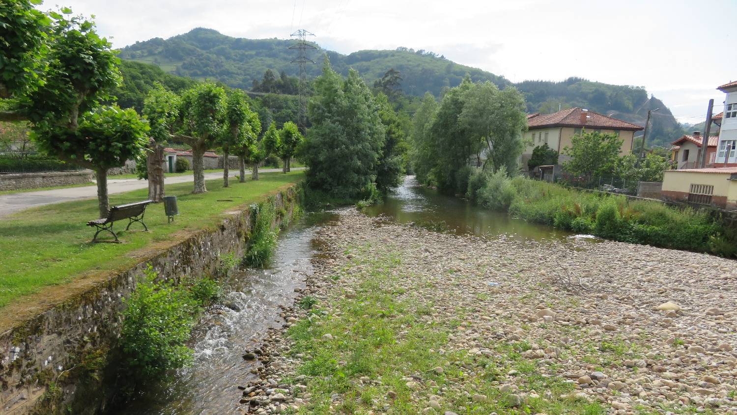 Camino Primitivo, Cornellana, a félig kiszáradt Río Nonaya