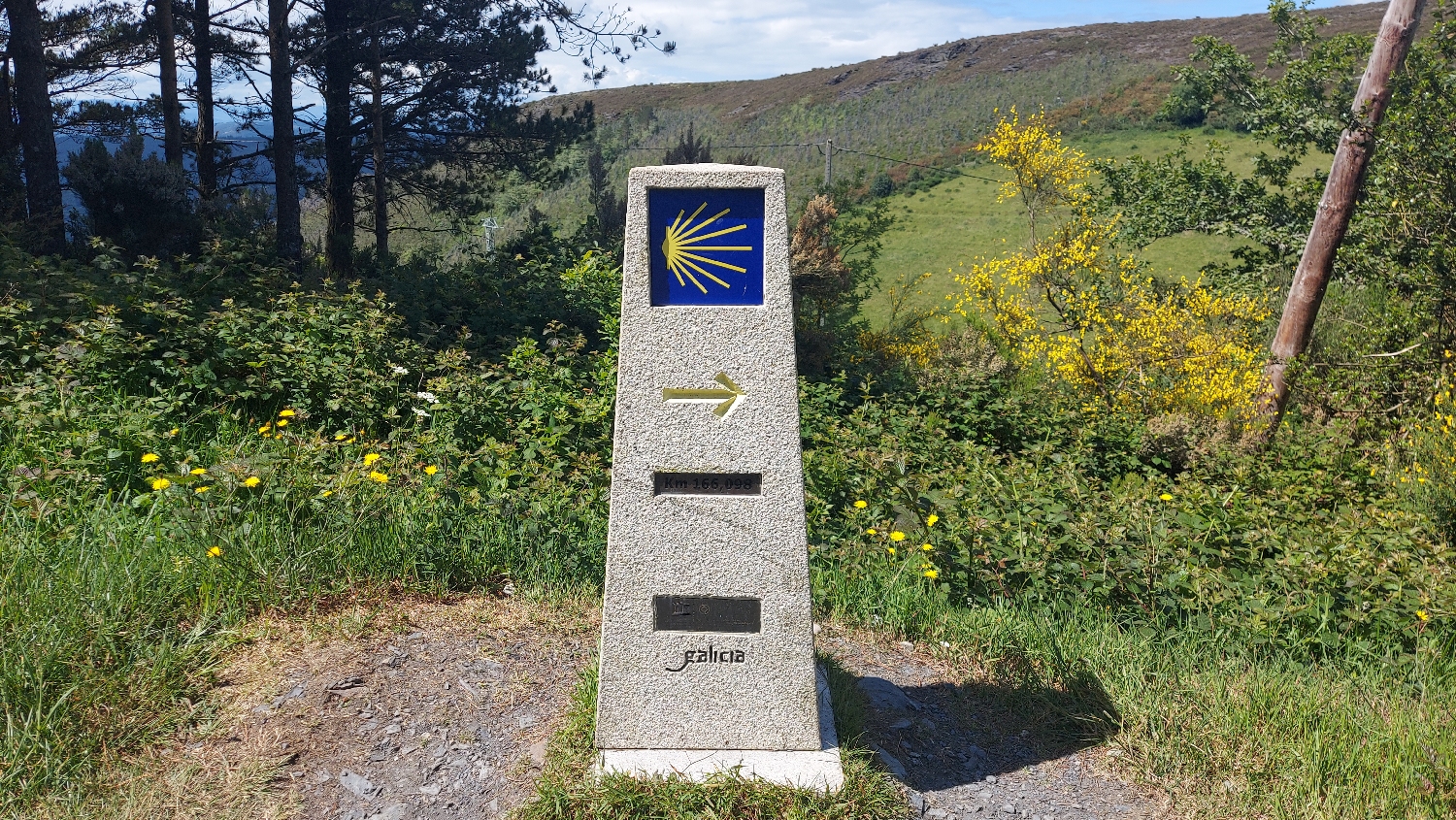 El Camino Primitivo, útjelző kő már Galiciában