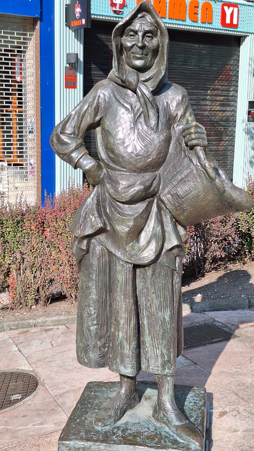Camino del Norte, Oviedo, szobor Erika nélkül :-)