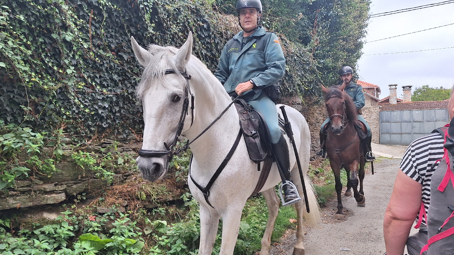 Camino Norte / Camino Francés, a Guardia Civil lovasrendőre