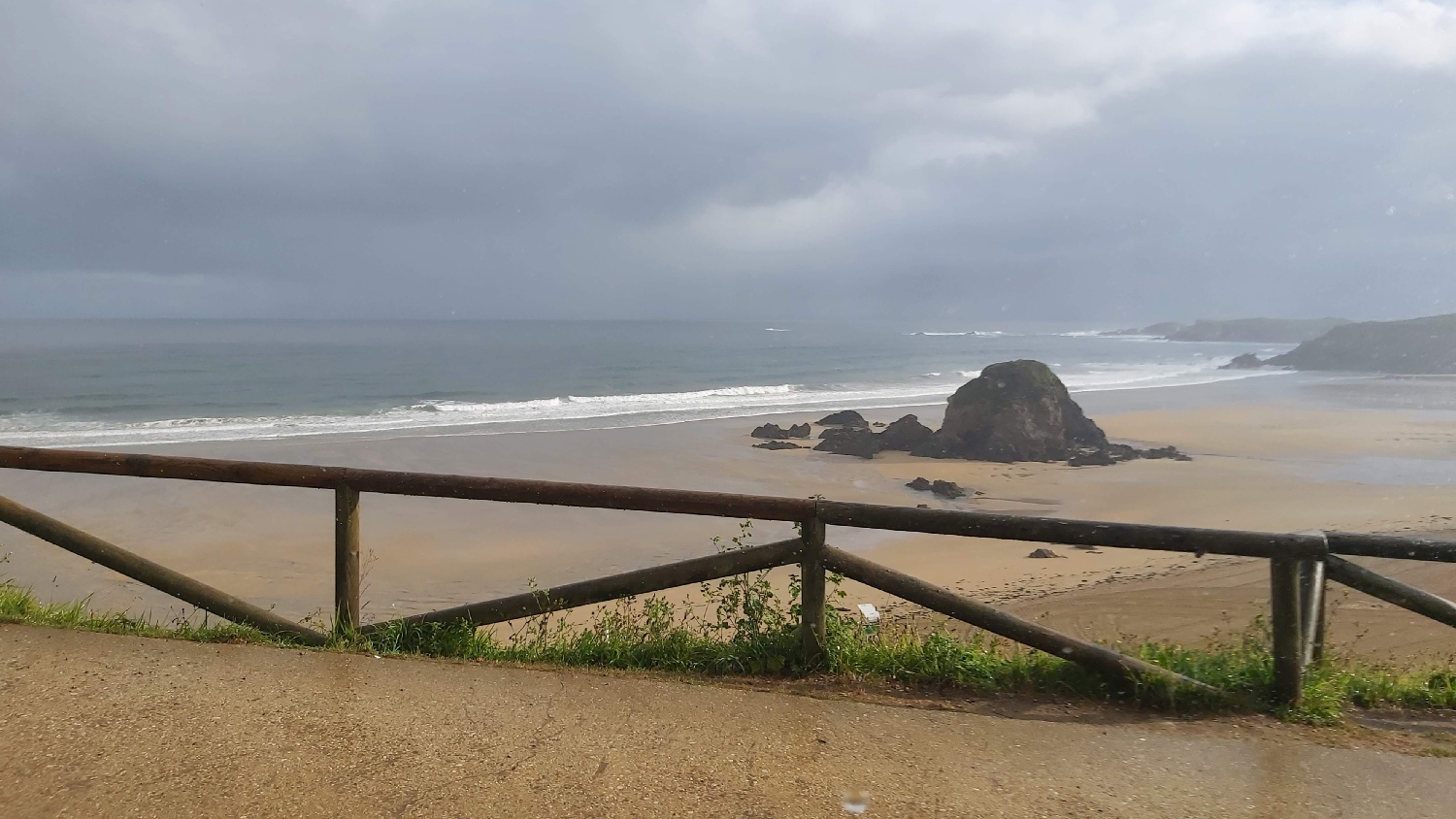 Camino del Norte, szakadó eső a kávézó teraszáról