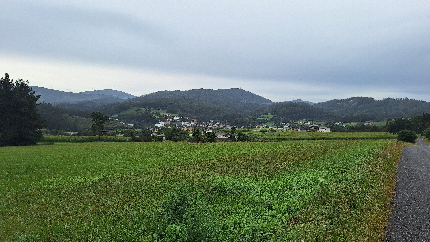 Camino del Norte, a távolban Vilanova de Lourenzá