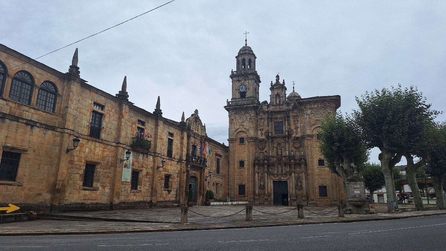 Camino del Norte, Vilanova de Lourenzá, a templom és a kolostor, illetve városháza
