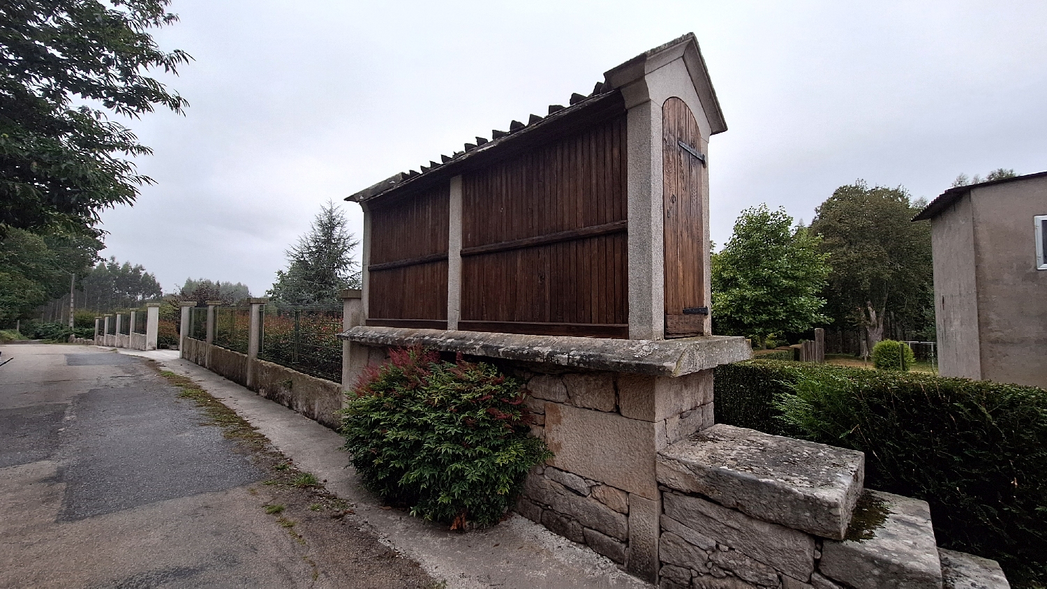 Camino del Norte, a tipikus galiciai hórreo, azaz magtár.