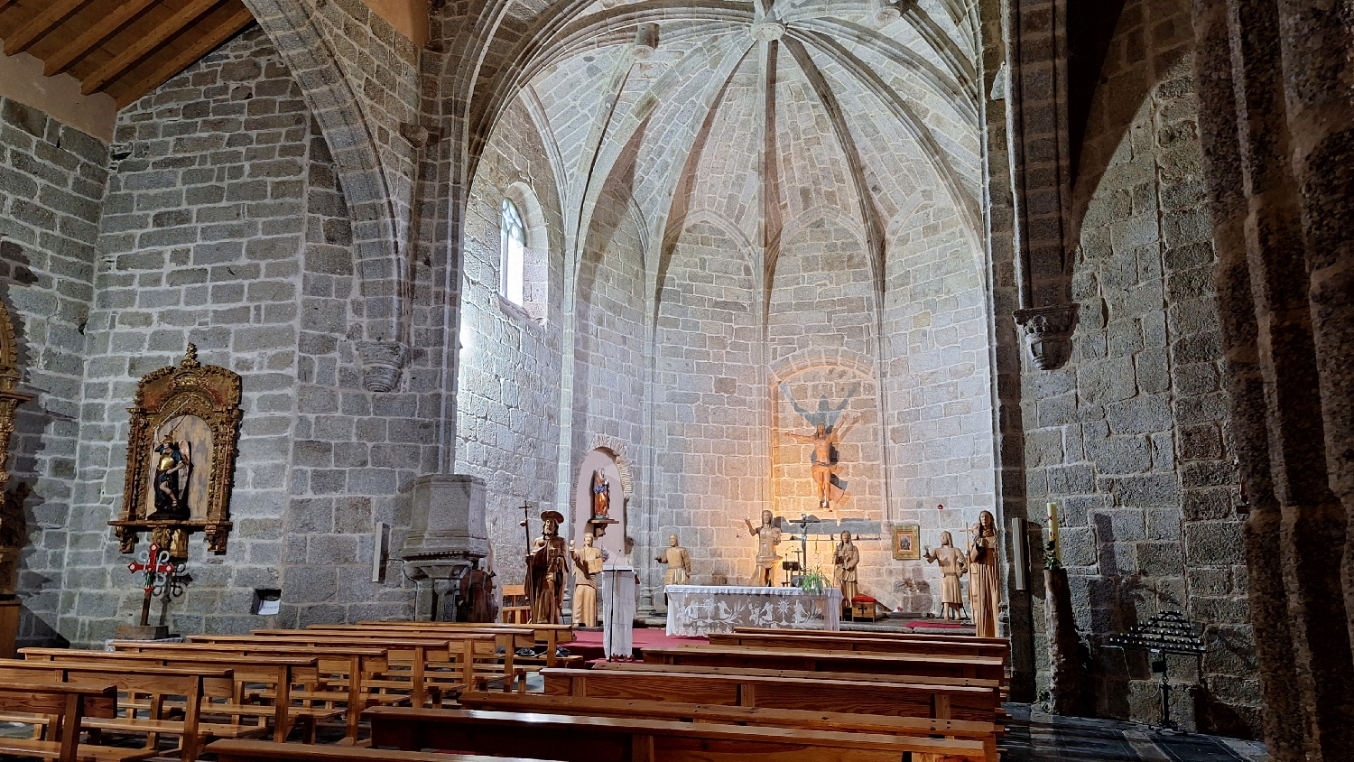 Vía de la Plata, Fuenterroble de Salvatierra, templom