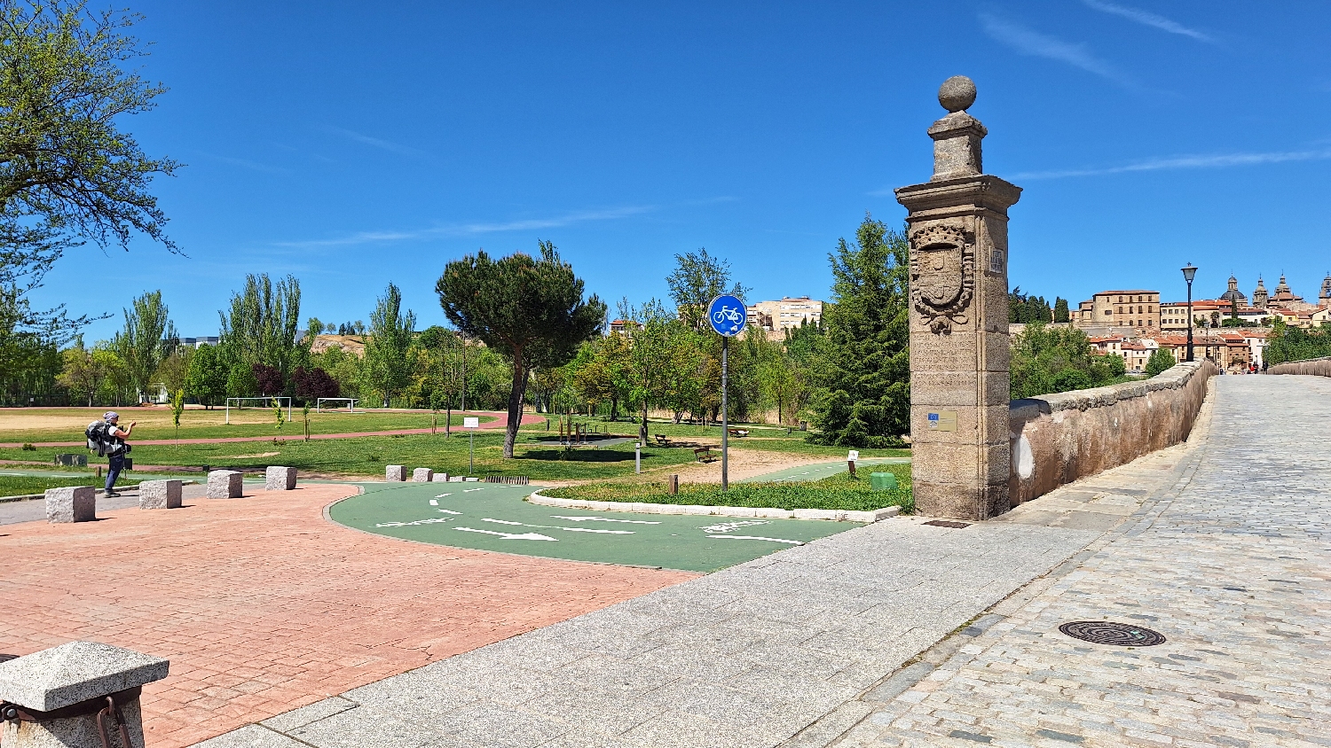 Vía de la Plata, Salamanca, a régi római híd előtt szabadidőpark