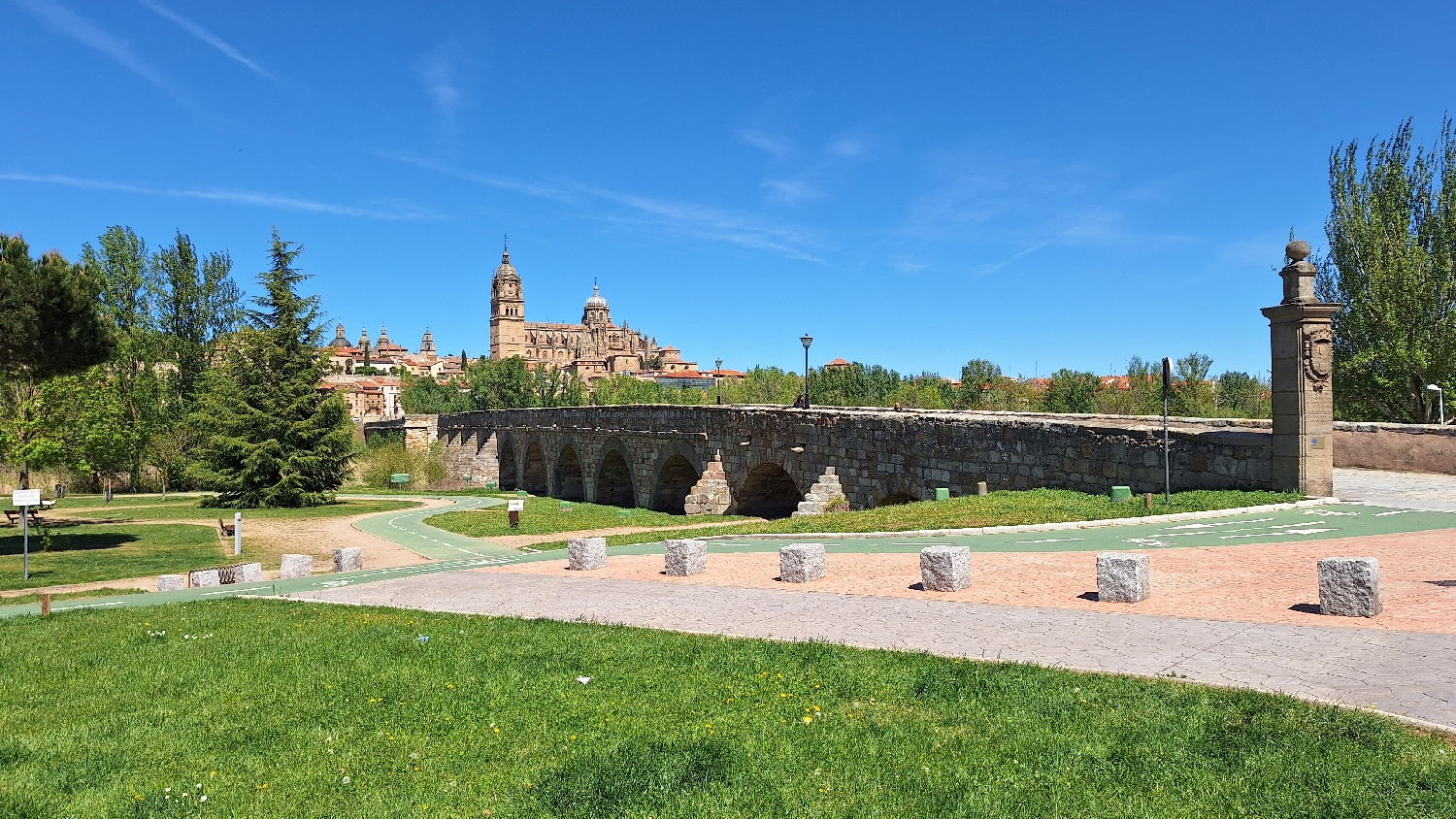 Vía de la Plata, Salamanca, a régi római híd, háttérben a katedrális