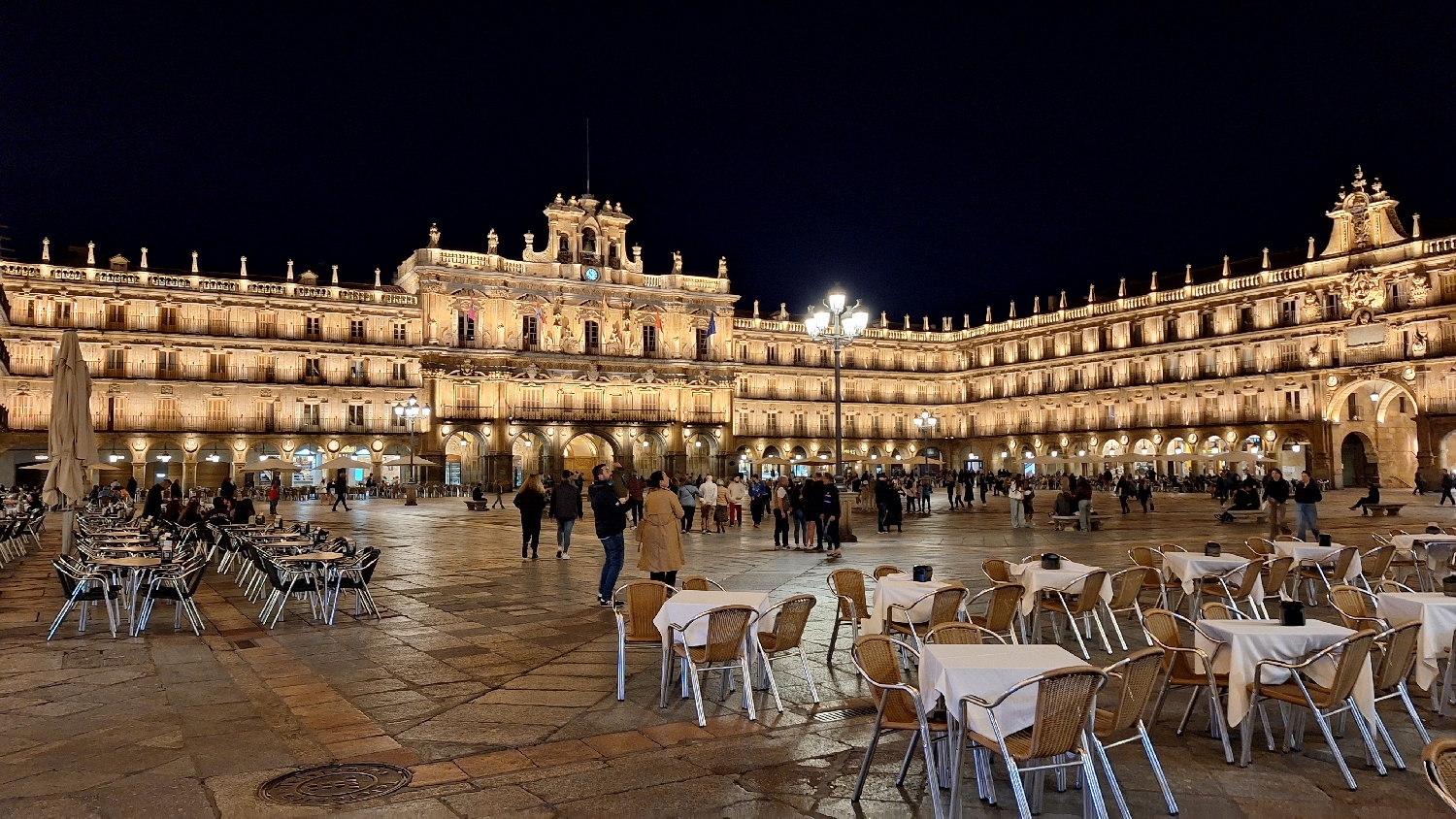 Vía de la Plata, Salamanca, a Plaza Mayor esti fényben