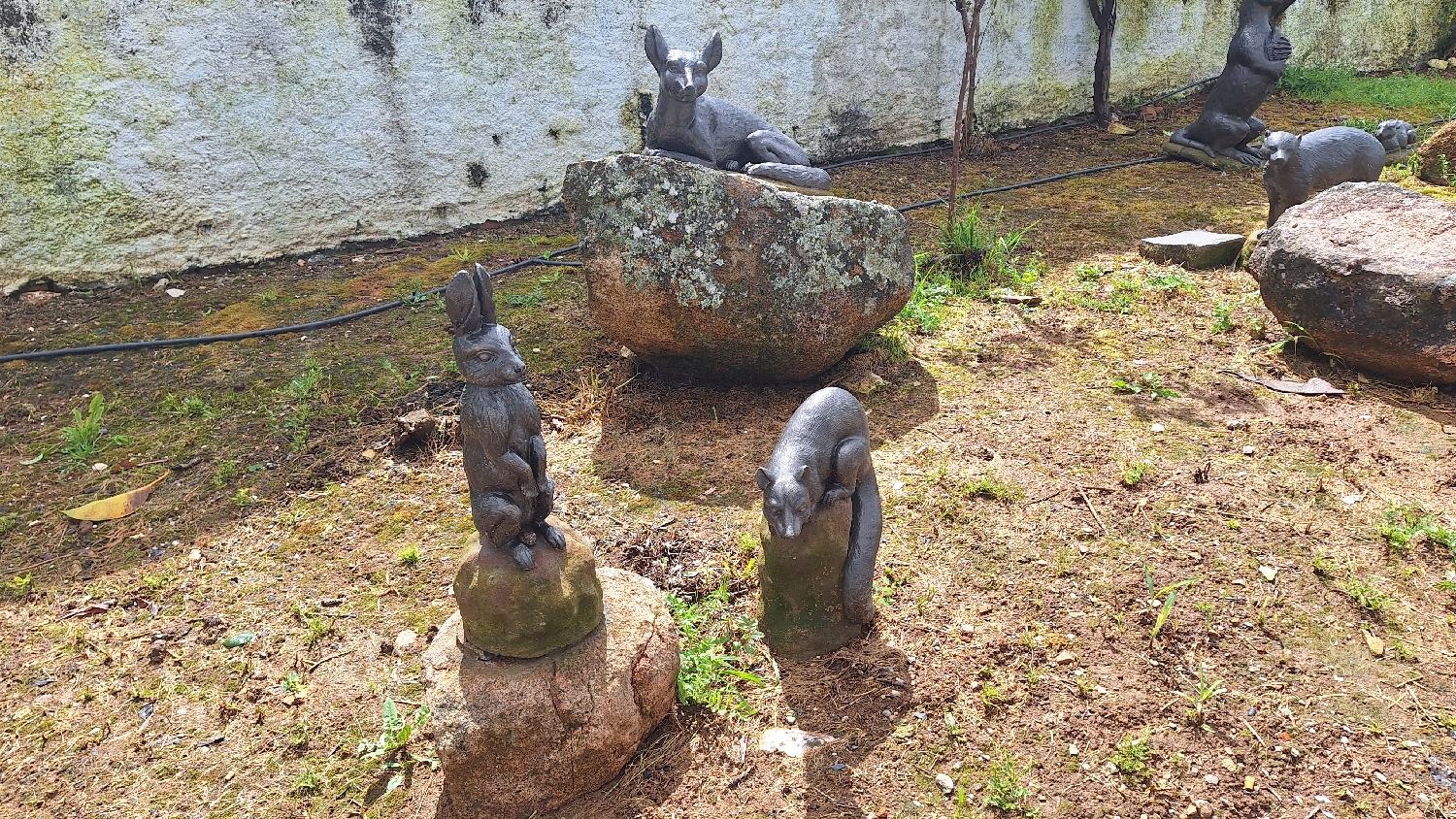 Vía de la Plata, Almadén de la Plata, az állatos szoborcsoport