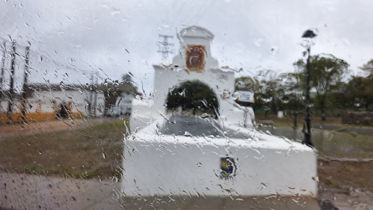 Vía de la Plata, Castilblanco de los Arroyos esőben a taxiból, egy szép itató