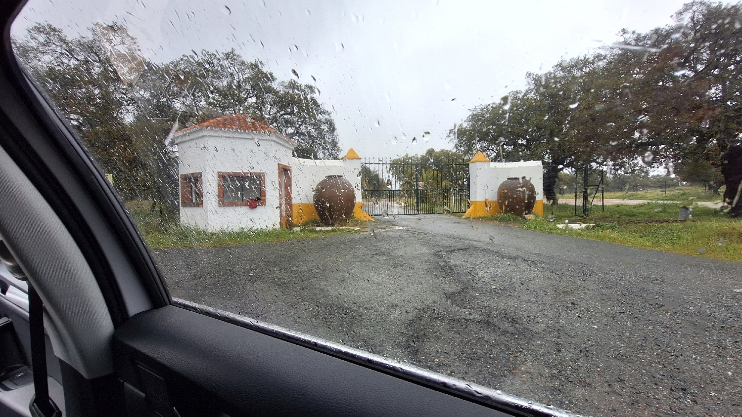 Vía de la Plata, Entrada a la finca El Berrocal, innen kezdődik a természetvédelmi terület.