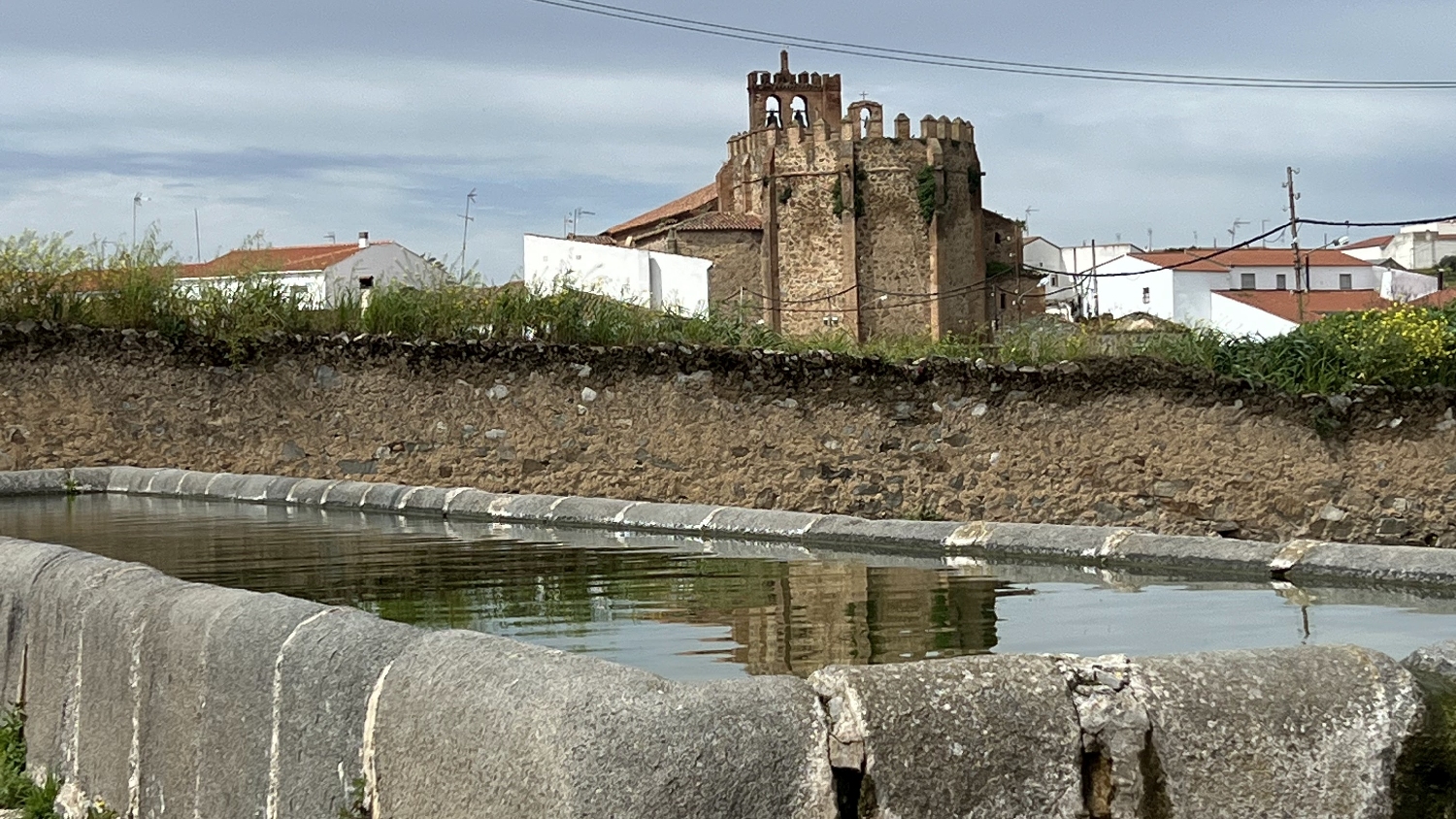 Vía de la Plata, Calzadilla de los Barros, templom és itató