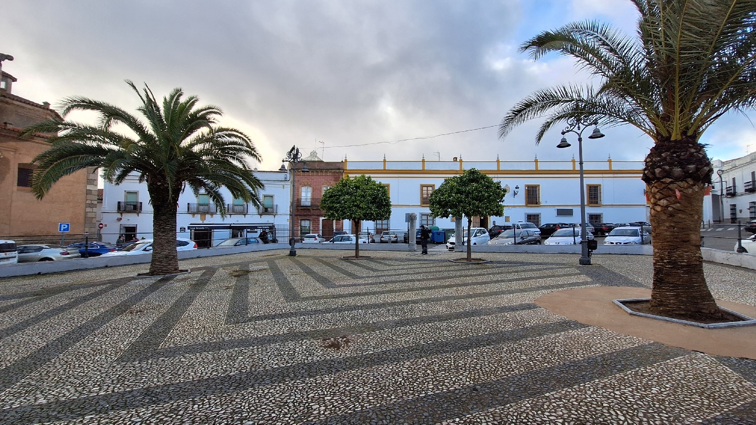 Vía de la Plata, Los Santos de Maimona, a Plaza de España