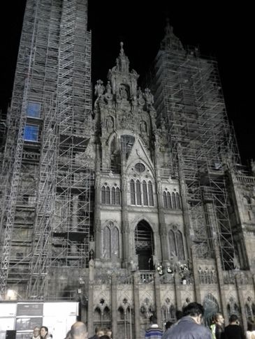 El Camino, fiesta Santiago de Compostelában, azaz Festo Apostolo 2014, a katedrális a tűzijáték után