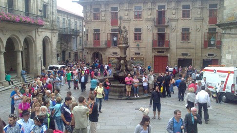 Santiago de Compostela, sorban állás a katedrálisnál