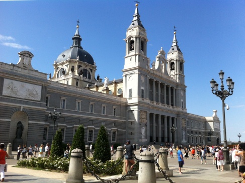 Madrid, Almudena katedrális