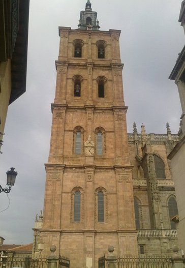 Catedral de Astorga left tower.jpg