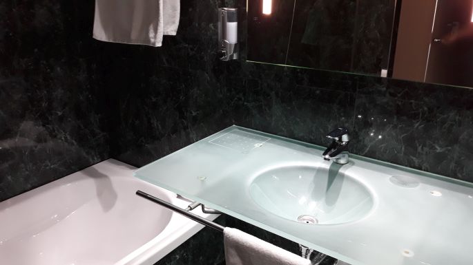 Andalúz körutazás, Granada, a szállodai fürdőszobánk