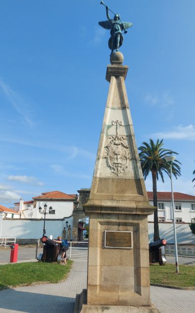 Camino Inglés - Ferrol, katonai emlékmű ágyúkkal