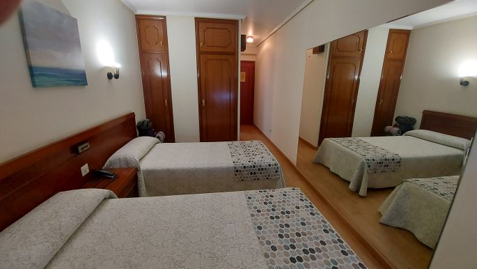 Camino Inglés - Ferrol, Hotel Almendra