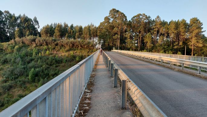 Camino Inglés, Angol út, felüljáró az autópálya felett