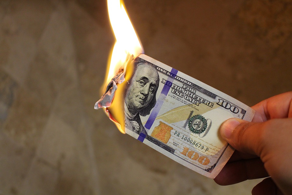 burning-money-2113914_960_720.jpg