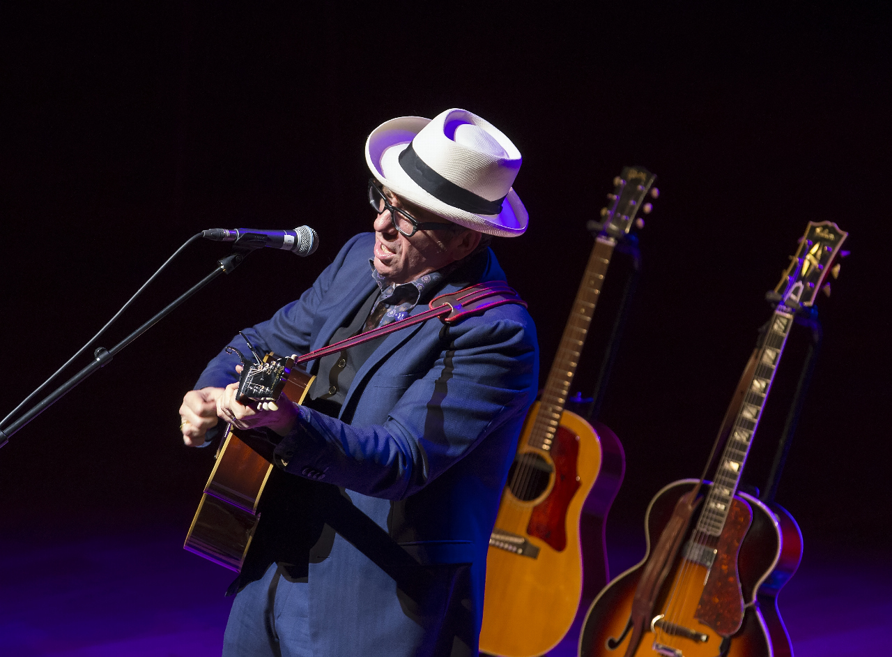 141024_elvis_costello_mupa_205952.jpg