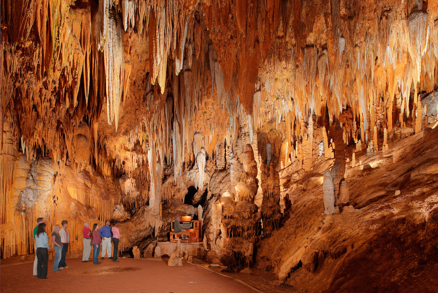 luray-caverns-stalacpipe-organ-horizontal-w-people.jpg
