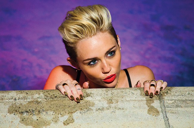 miley_cyrus-2013-650-430a-compressed.jpg