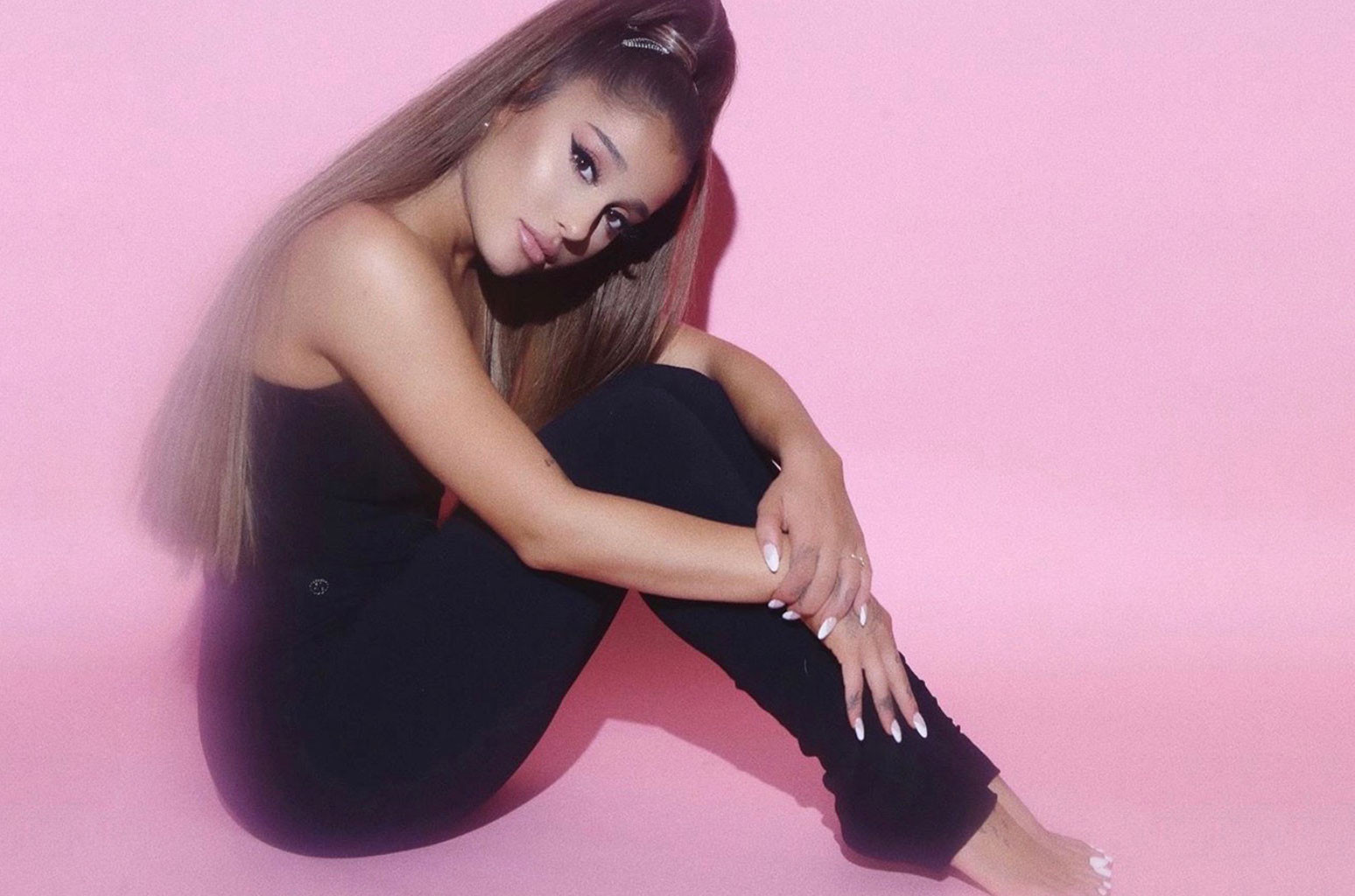 ariana-grande-cr-alfredo-flores-2020-press-photo-billboard-1548-1598364640-compressed.jpg