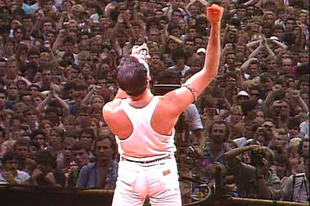 "The show must go on" - 74 éve született Freddie Mercury.