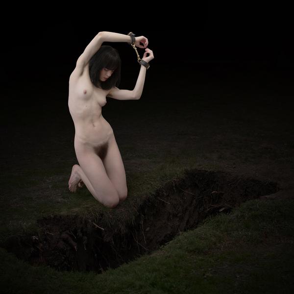 ejecta-grave.jpg