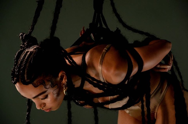 fkatwigs-pendulumvid1.jpg