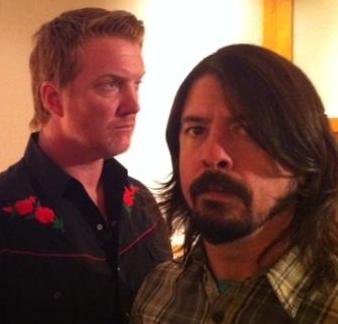 Egy évtized után ismét Dave Grohl dobol a Queens Of The Stone Age