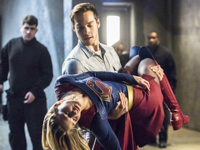 Supergirl nyári álomra szenderül