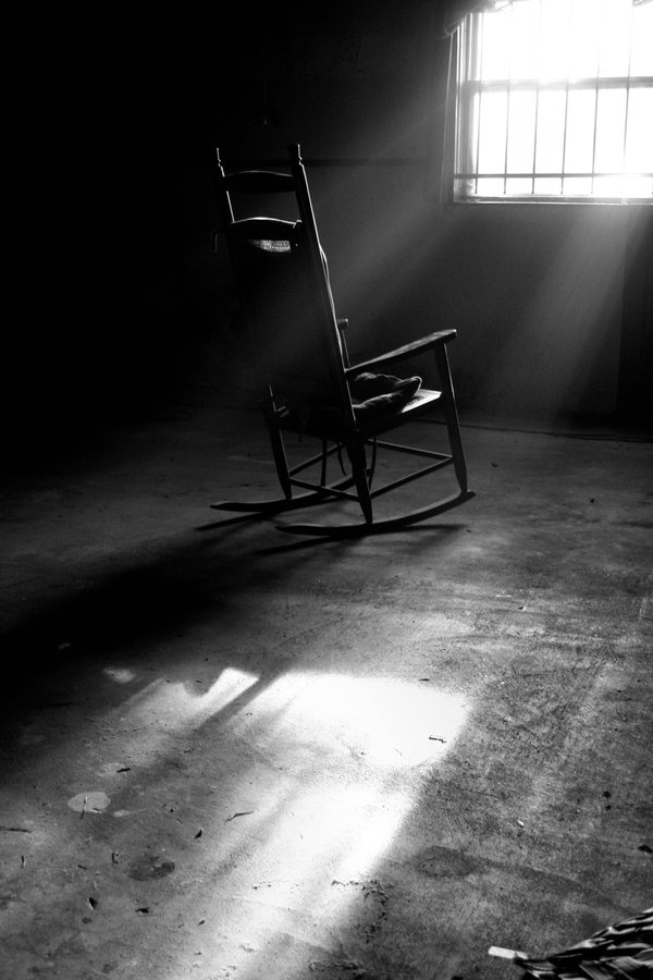 rocking_chair_by_lonelypinkdreamer.jpg