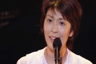 34 éves MATSU TAKAKO japán énekesnő